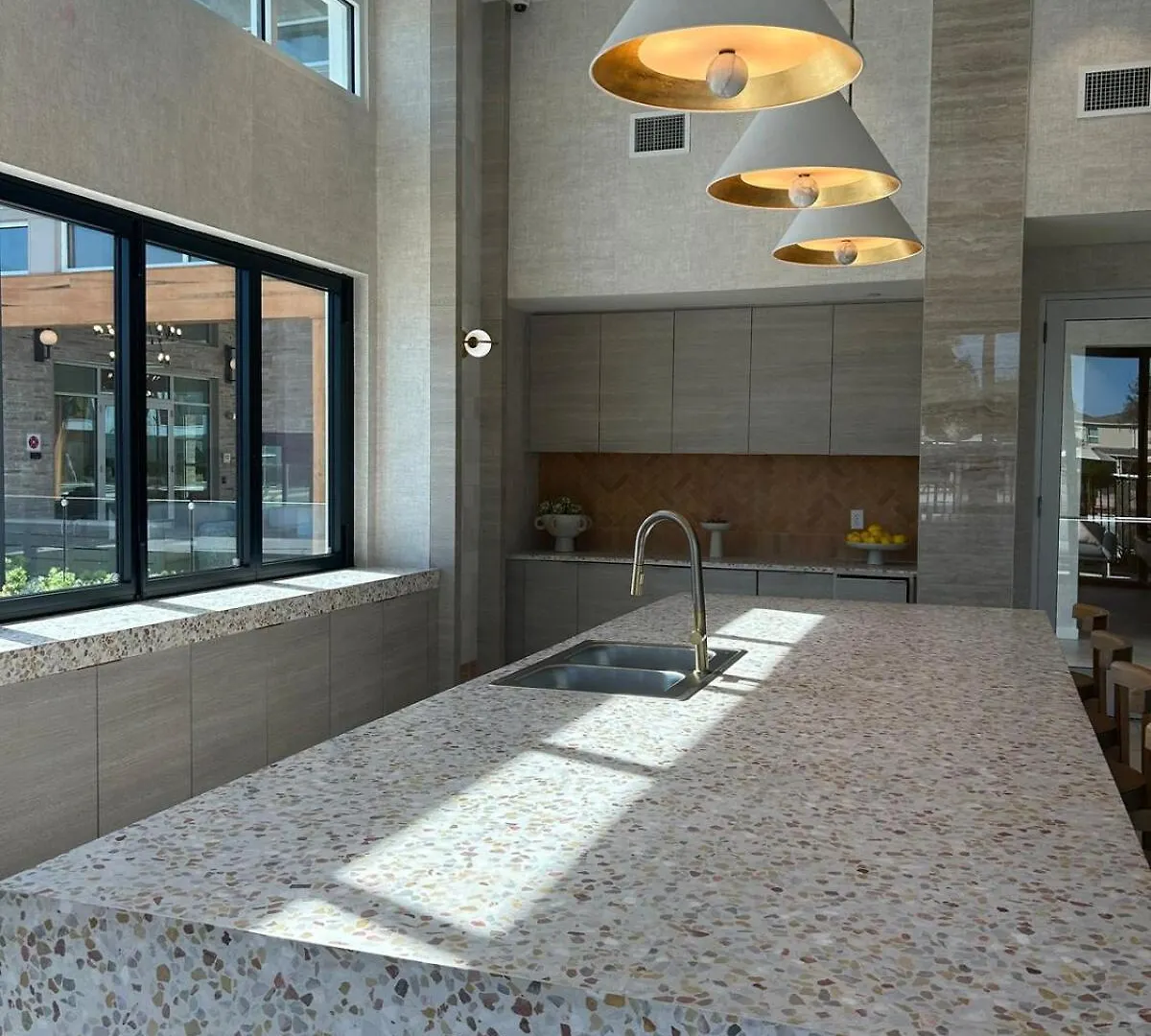 Stylish Retreat Daire Davenport ABD
